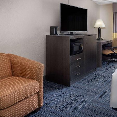 Baymont By Wyndham Appleton Hotel Bagian luar foto