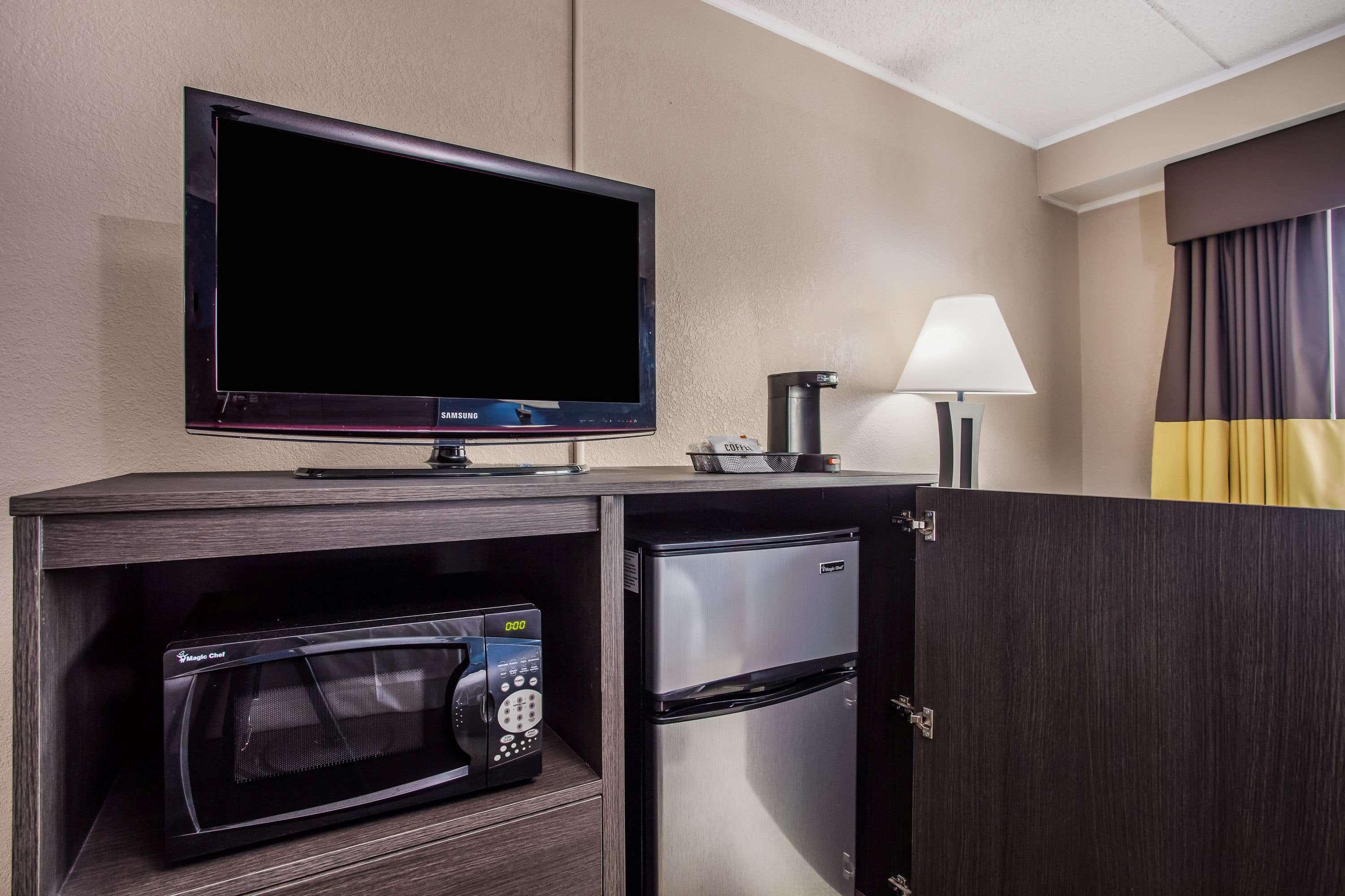 Baymont By Wyndham Appleton Hotel Bagian luar foto