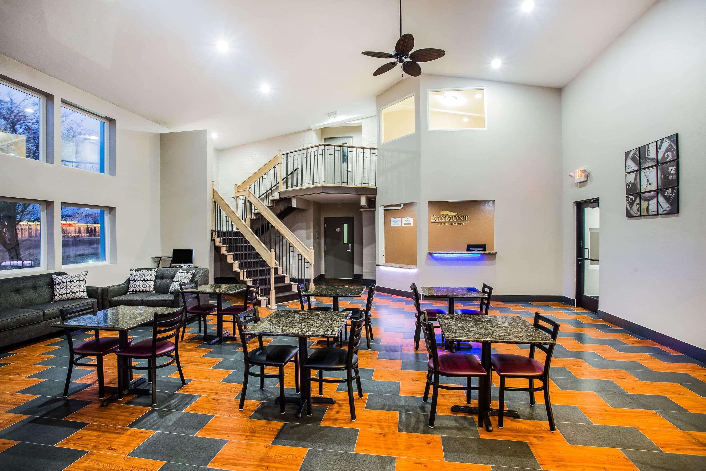 Baymont By Wyndham Appleton Hotel Bagian luar foto