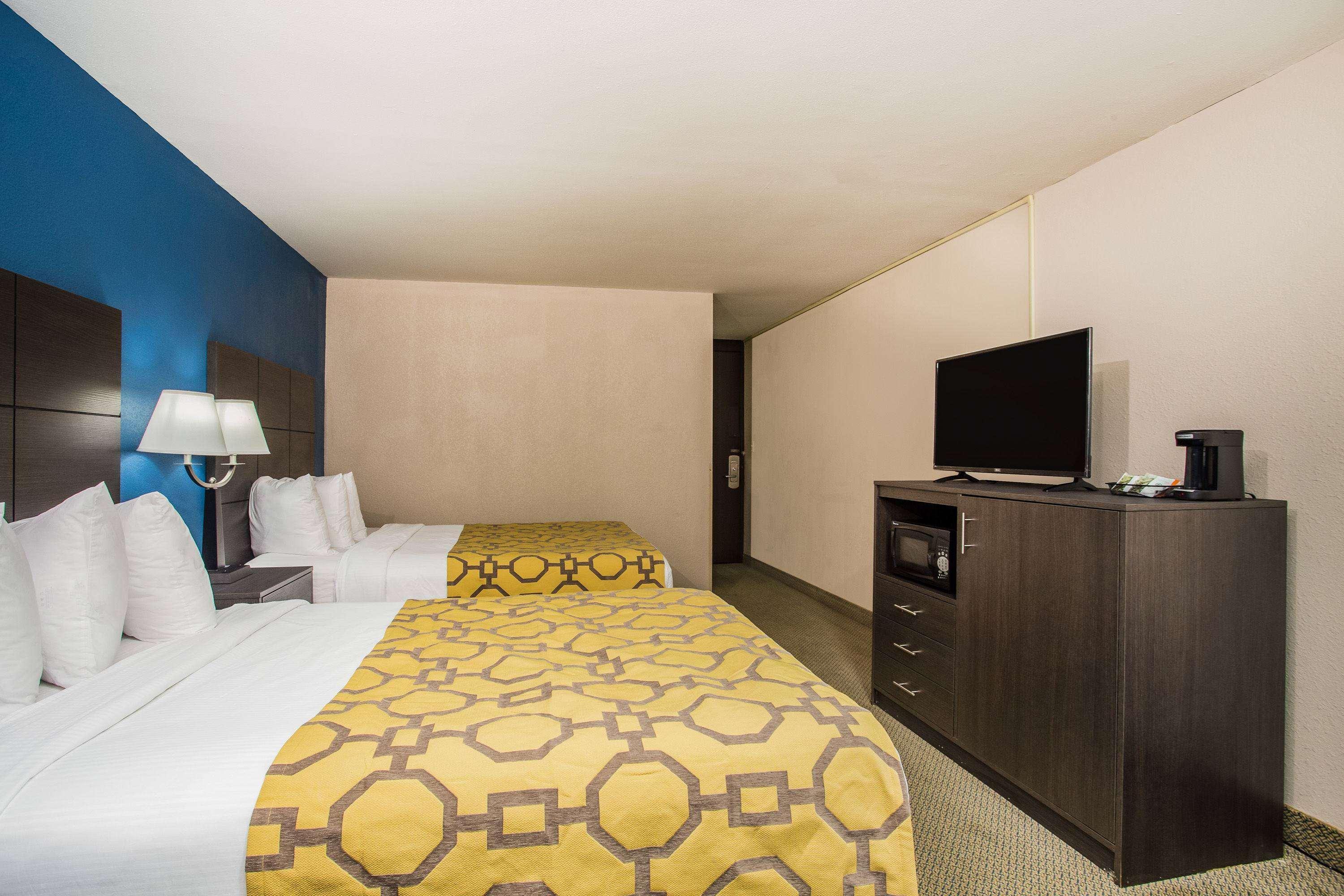 Baymont By Wyndham Appleton Hotel Bagian luar foto